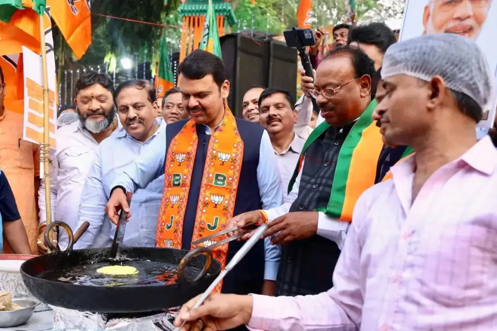 Maharastra New Cm: ढाई-ढाई साल की कुर्सी का फॉर्मूला, किसके नाम की मुहर लगेगी? 6 Mh Mum Devendrafadanvisincmrace 7210570 25112024113528 2511F 1732514728 287