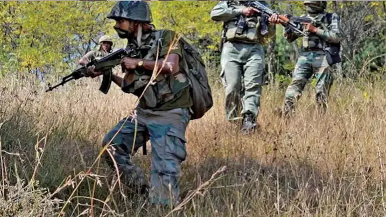 Chhattisgarh: बीजापुर में कर्रेगुट्टा क्षेत्र में ‘ऑपरेशन संकल्प’ के तहत सुरक्षाबलों ने बड़ी कार्रवाई करते हुए 22 से अधिक नक्सलियों को मार गिराया। तेलंगाना सीमा तक फैले जंगलों में जारी है यह अभियान।