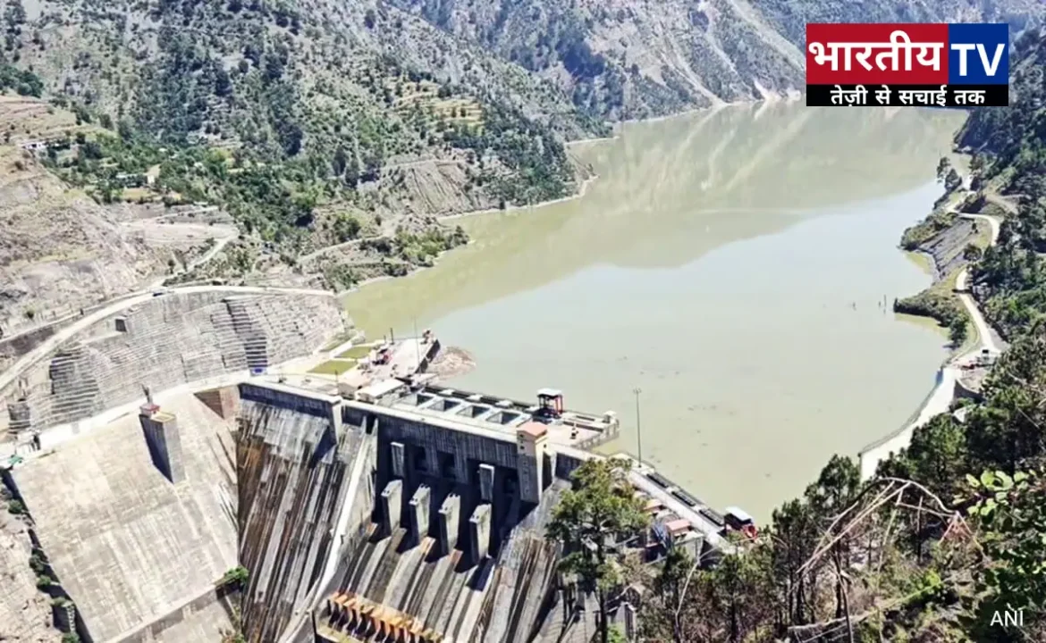 ऑपरेशन सिंदूर के बाद भारत ने indus waters treaty को स्थगित किया, जिससे पाकिस्तान जल संकट से जूझ रहा है। पाकिस्तान ने भारत से गुहार लगाई, लेकिन भारत ने स्पष्ट किया – खून और पानी साथ नहीं बह सकते।