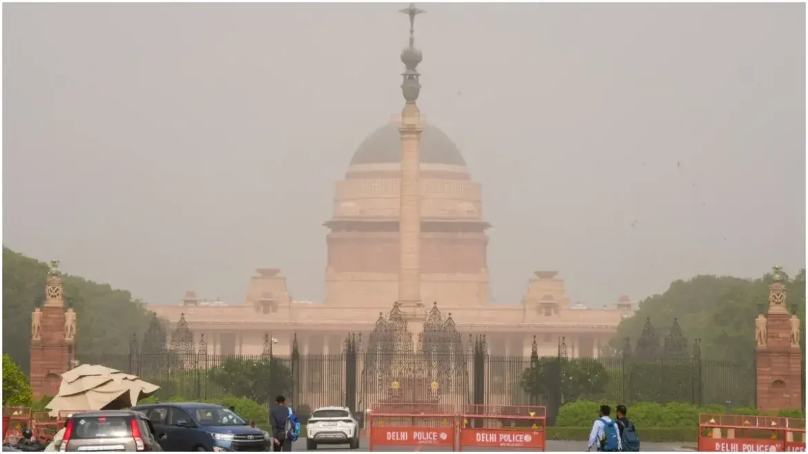 राजस्थान में बन रहे प्रेशर ग्रिड और धूलभरी हवाओं के कारण दिल्ली-NCR की हवा फिर ज़हरीली हो गई है। जानिए किन इलाकों में AQI सबसे ज्यादा है और इसका असर कब तक रहेगा।