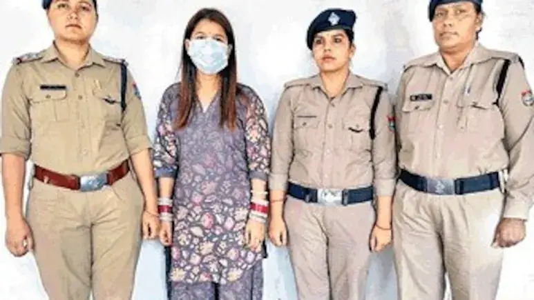 Luteri Dulhan की सनसनीखेज कहानी झूठे प्यार में फंसाकर ब्लैकमेलिंग, अब पहुंची सलाखों के पीछे 6 Un7Ltleo Hina Rawat 625X300 08 June 25 1