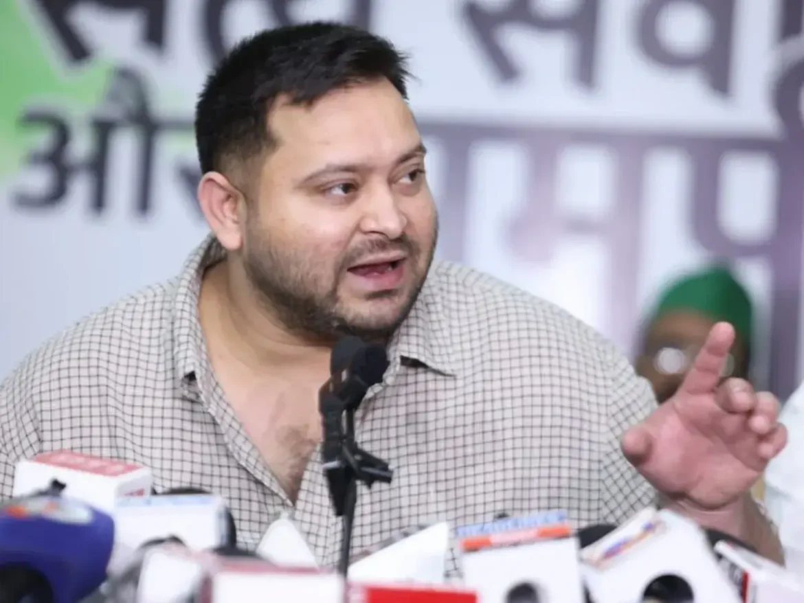 Bihar Breaking: पटना में बीजेपी नेता सुरेंद्र केवट की गोली मारकर हत्या कर दी गई। घटना के बाद पूरे इलाके में दहशत का माहौल है। तेजस्वी यादव ने कानून-व्यवस्था को लेकर नीतीश सरकार पर निशाना साधा। पुलिस जांच में जुटी है, एफएसएल टीम से साक्ष्य जुटाए जा रहे हैं।