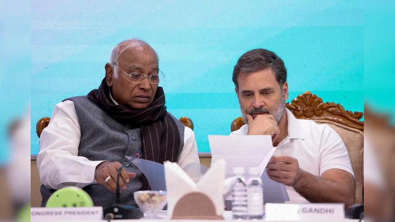 bihar elections विधानसभा चुनाव को लेकर कांग्रेस ने अपने स्टार प्रचारकों की सूची जारी कर दी है। लिस्ट में सोनिया गांधी, राहुल गांधी, प्रियंका गांधी, मल्लिकार्जुन खरगे, मीरा कुमार, कन्हैया कुमार जैसे बड़े नेता शामिल हैं।