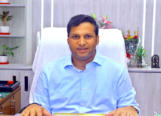 Ghaziabad के DM रविन्द्र कुमार मॉदड़ ने सोसायटियों और निजी संस्थाओं में तैनात बाउंसर्स व सुरक्षा गार्डों की बदसलूकी पर सख्त आदेश जारी किए। डराने-धमकाने पर होगी कानूनी कार्रवाई। RWA और डेवलपर्स को दिए कड़े निर्देश।