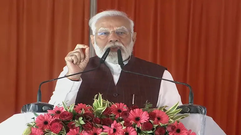 Bihar elections विधानसभा चुनाव 2025 में NDA की प्रचंड जीत पर पीएम नरेंद्र मोदी ने कहा कि यह सुशासन, विकास और सामाजिक न्याय की जीत है। पीएम ने जनता और पार्टी कार्यकर्ताओं को धन्यवाद देते हुए बिहार के लिए नए संकल्पों की घोषणा की।